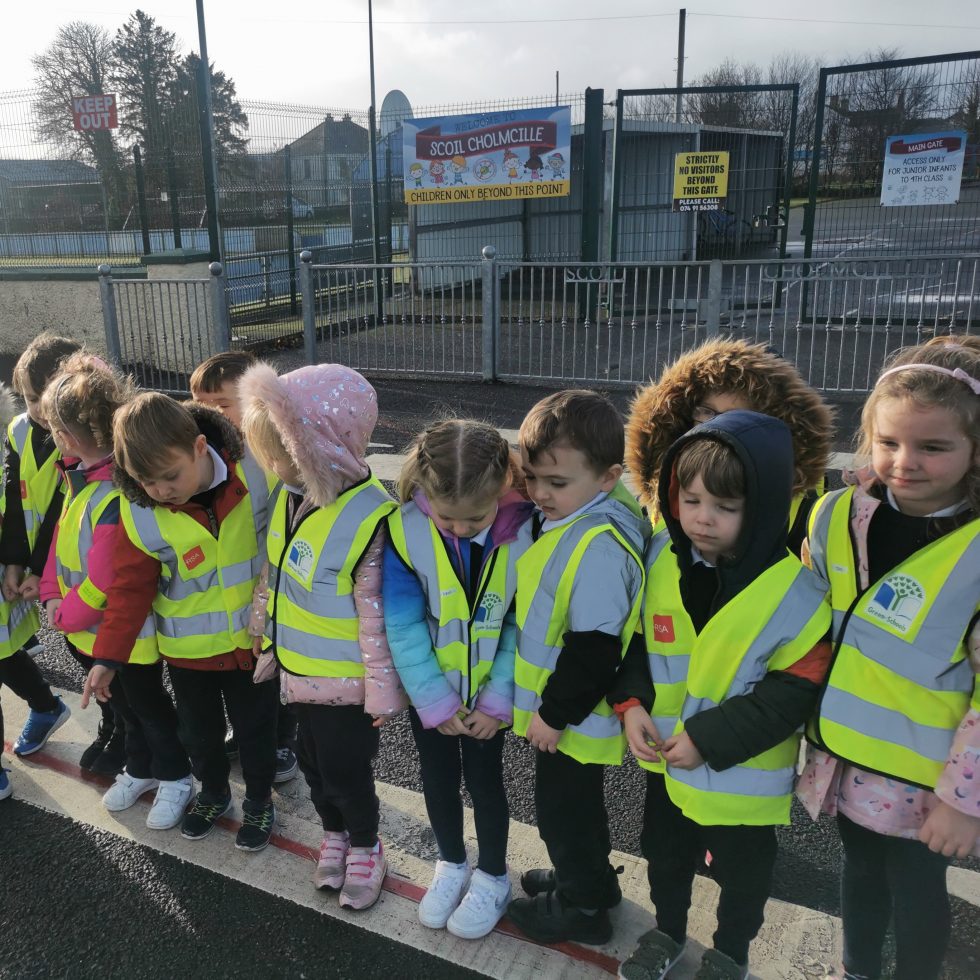 Learning to Cross the Road Safely | Scoil Cholmcille ...